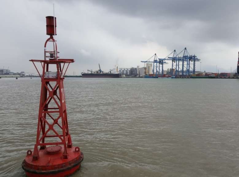 Hệ thống phao báo hiệu hàng hải tích hợp AIS cho luồng hàng hải